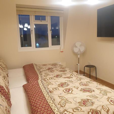 London Luxury 3 Bedroom 2 Bathrooms Flat 1 Min To Redbridge Station Free Parking & Wifi Wanstead Экстерьер фото
