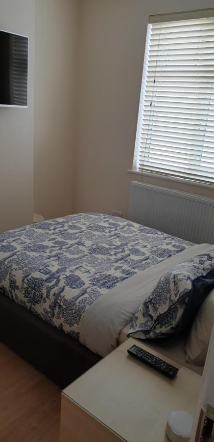 London Luxury 3 Bedroom 2 Bathrooms Flat 1 Min To Redbridge Station Free Parking & Wifi Wanstead Экстерьер фото