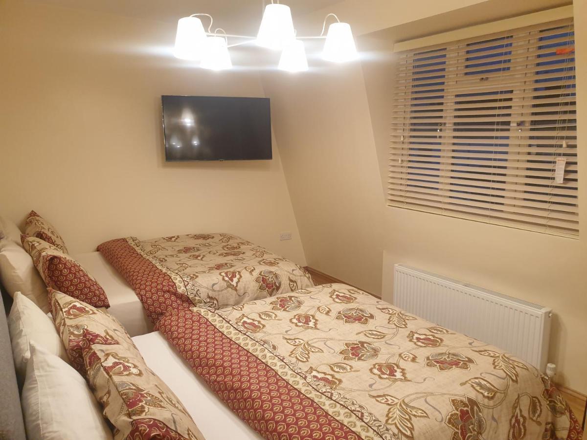 London Luxury 3 Bedroom 2 Bathrooms Flat 1 Min To Redbridge Station Free Parking & Wifi Wanstead Экстерьер фото