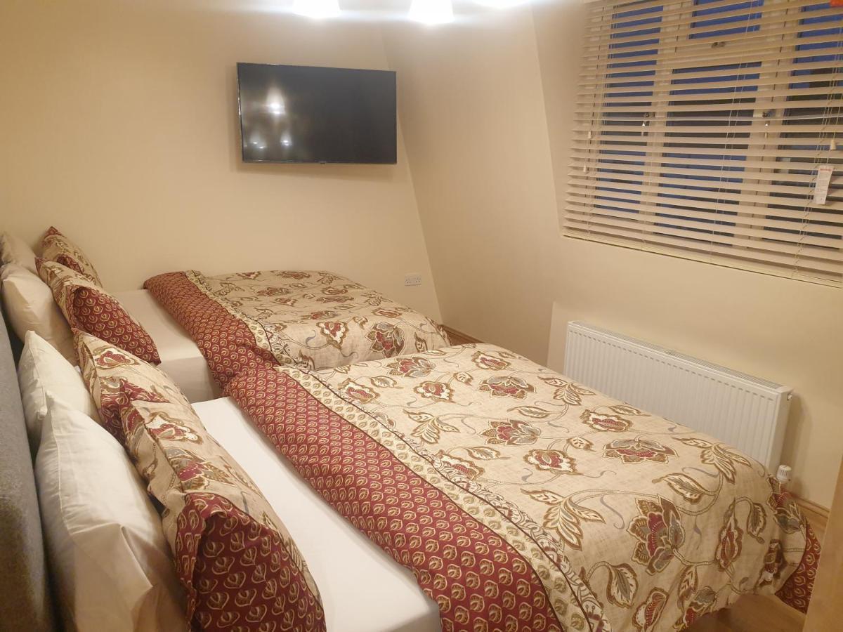 London Luxury 3 Bedroom 2 Bathrooms Flat 1 Min To Redbridge Station Free Parking & Wifi Wanstead Экстерьер фото