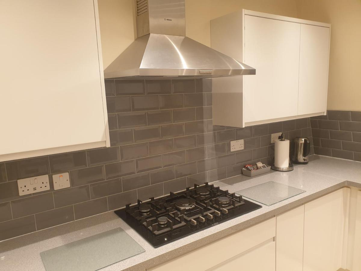 London Luxury 3 Bedroom 2 Bathrooms Flat 1 Min To Redbridge Station Free Parking & Wifi Wanstead Экстерьер фото