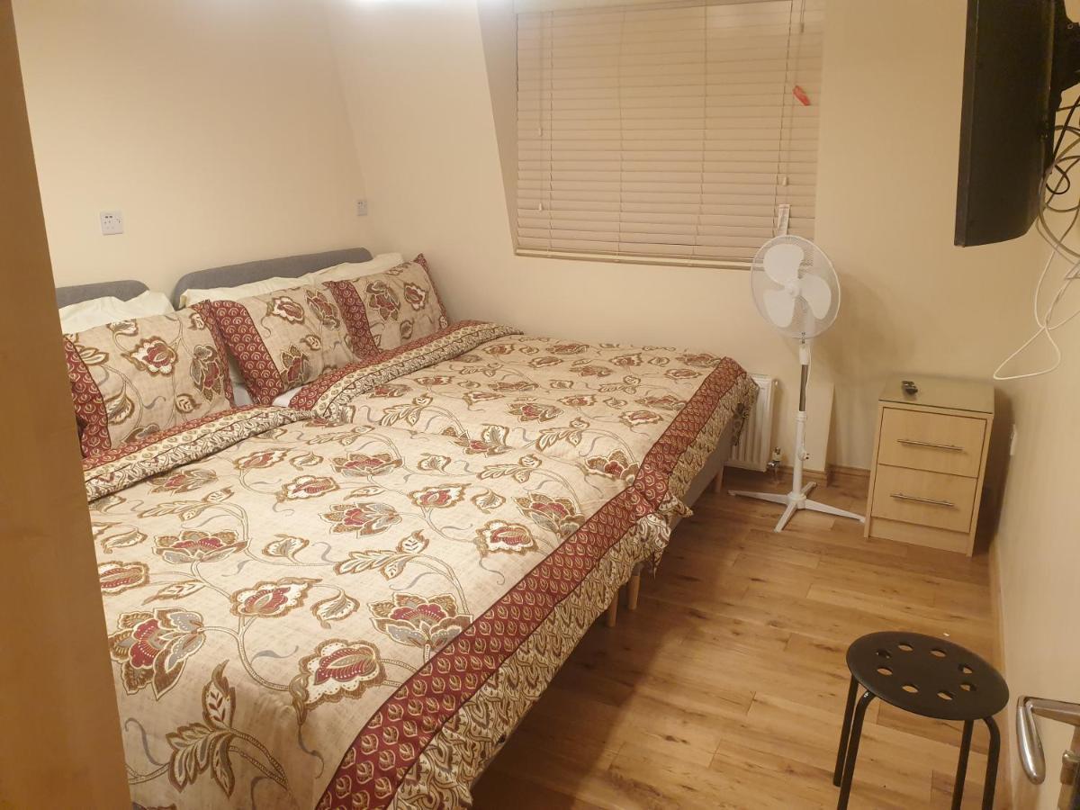 London Luxury 3 Bedroom 2 Bathrooms Flat 1 Min To Redbridge Station Free Parking & Wifi Wanstead Экстерьер фото