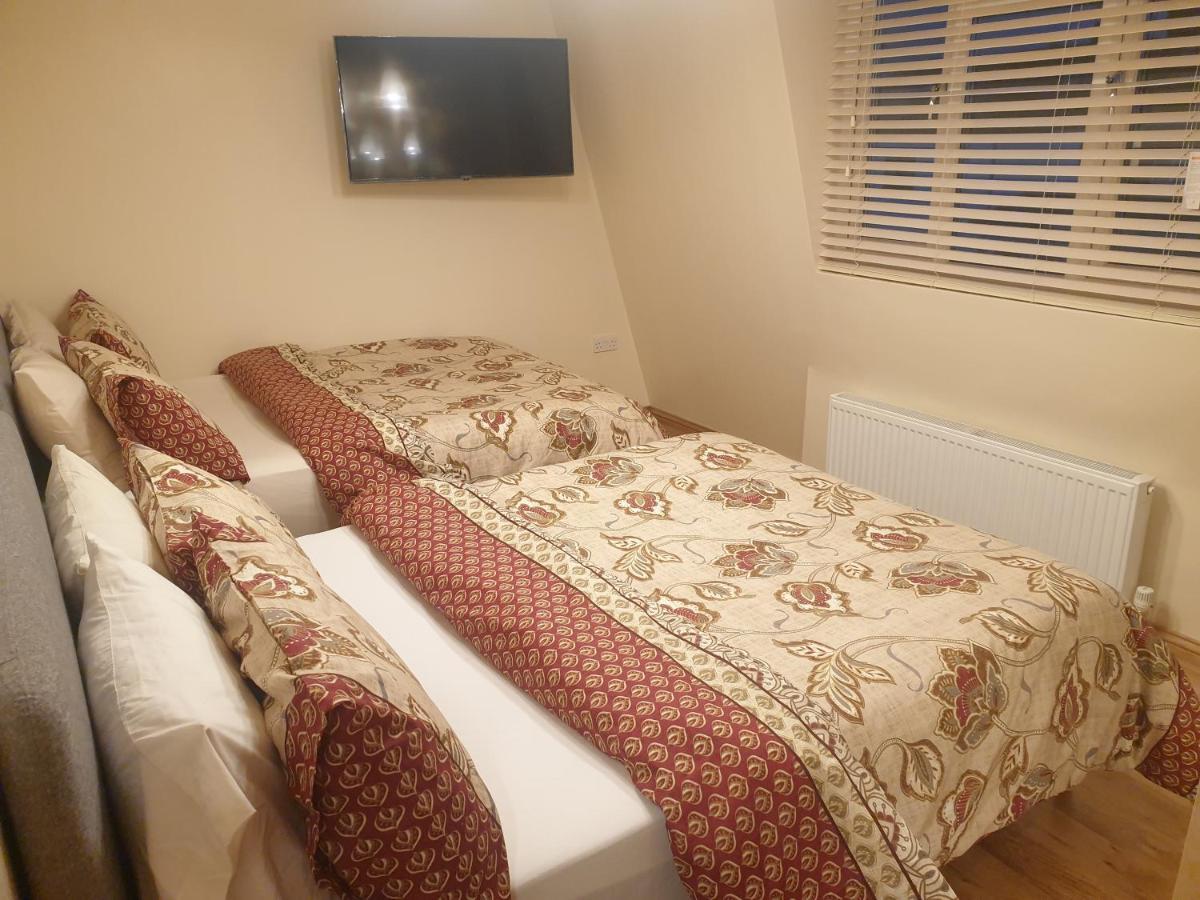 London Luxury 3 Bedroom 2 Bathrooms Flat 1 Min To Redbridge Station Free Parking & Wifi Wanstead Экстерьер фото