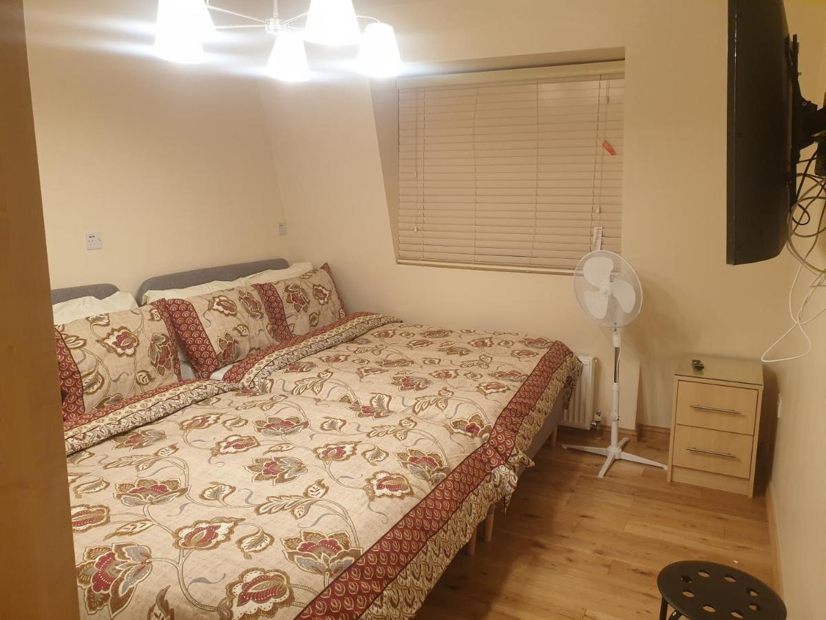 London Luxury 3 Bedroom 2 Bathrooms Flat 1 Min To Redbridge Station Free Parking & Wifi Wanstead Экстерьер фото