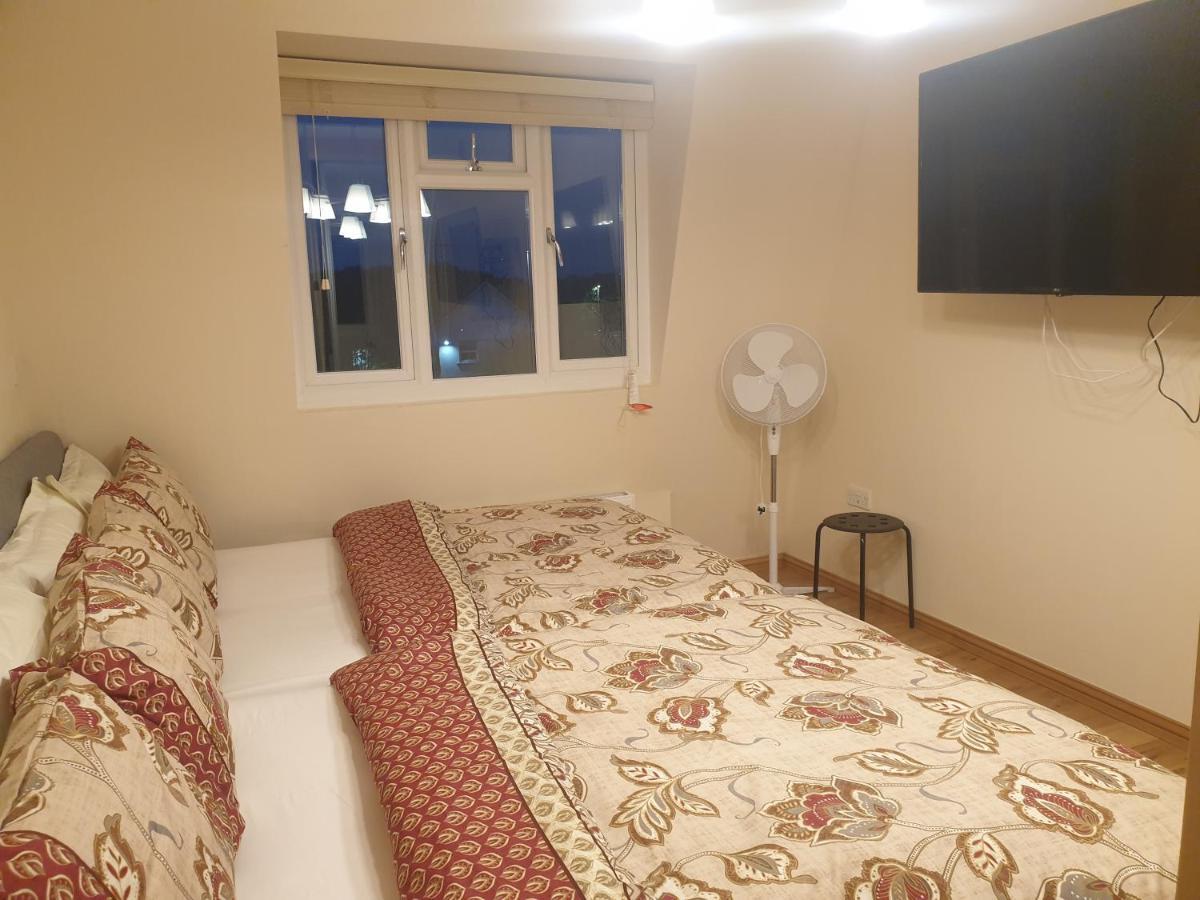 London Luxury 3 Bedroom 2 Bathrooms Flat 1 Min To Redbridge Station Free Parking & Wifi Wanstead Экстерьер фото