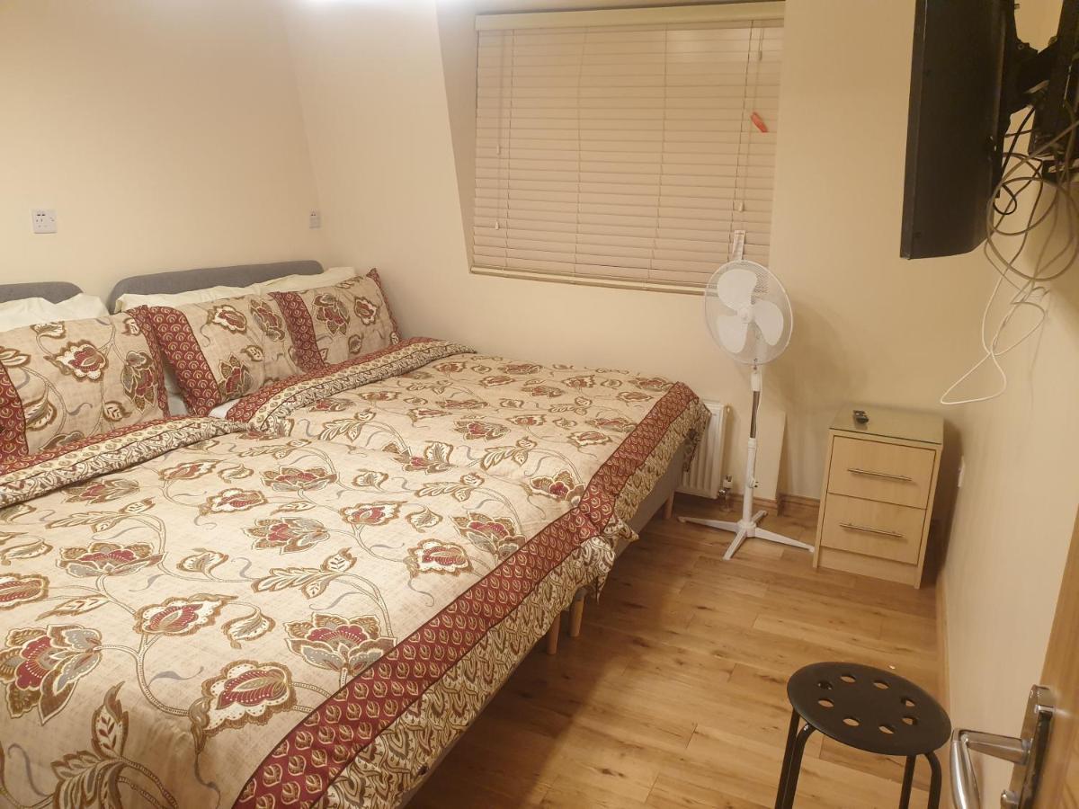 London Luxury 3 Bedroom 2 Bathrooms Flat 1 Min To Redbridge Station Free Parking & Wifi Wanstead Экстерьер фото